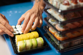Les critères pour reconnaître une livraison de sushis de qualité à Marseille